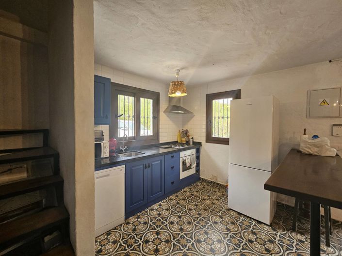 Image No.9-5 Bed Property for sale