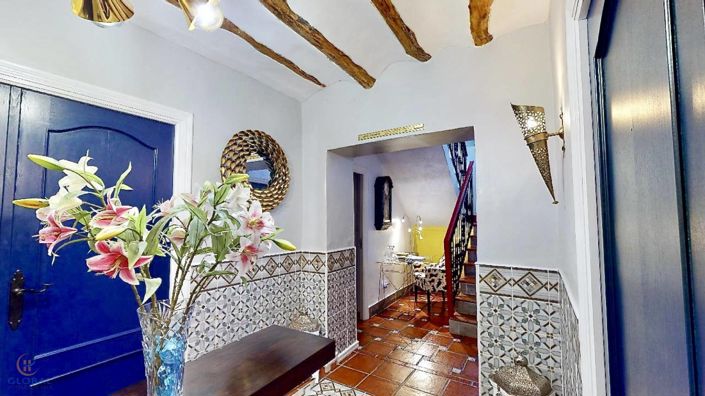 Image No.17-12 Bed Property for sale