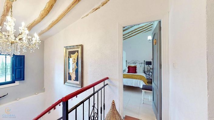 Image No.18-12 Bed Property for sale