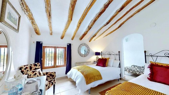 Image No.19-12 Bed Property for sale