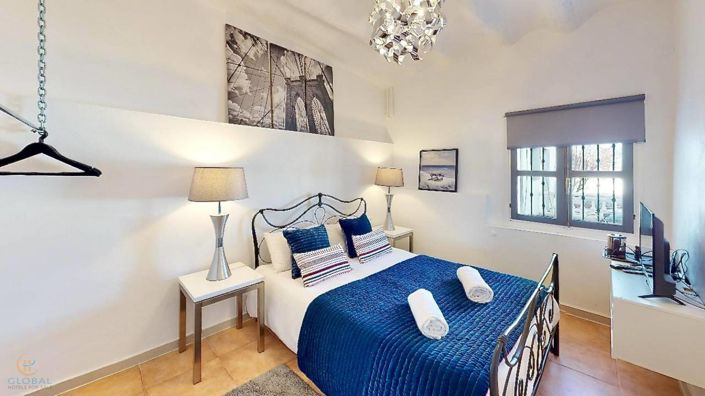 Image No.20-12 Bed Property for sale