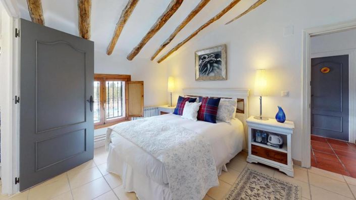 Image No.27-12 Bed Property for sale