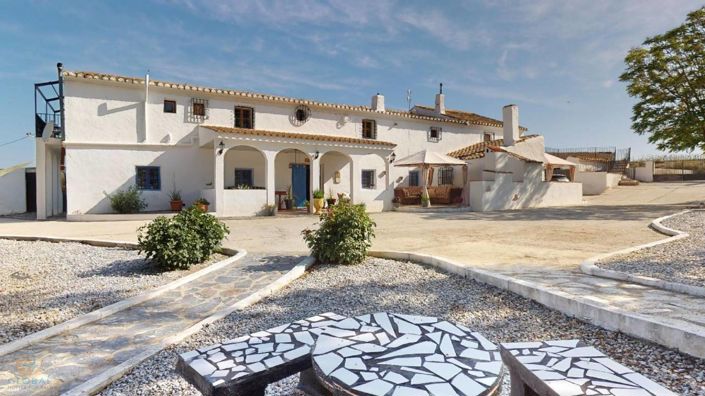 Image No.3-12 Bed Property for sale