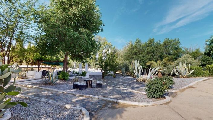 Image No.33-12 Bed Property for sale