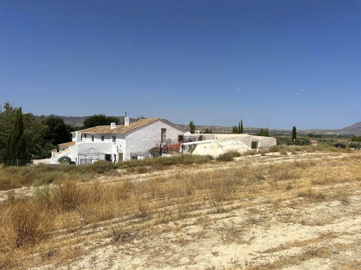 Image No.7-12 Bed Property for sale