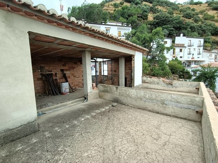 Image No.4-6 Bed Village House for sale