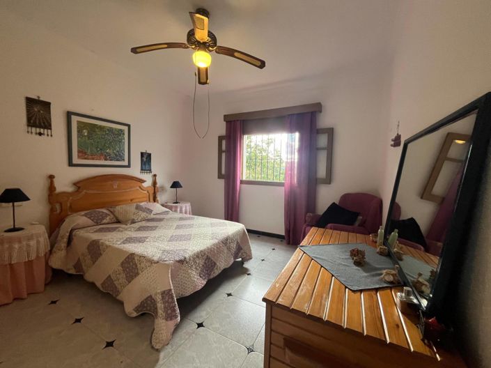 Image No.18-4 Bed Townhouse for sale