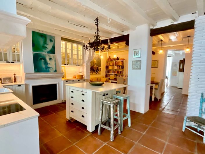 Image No.1-4 Bed Village House for sale