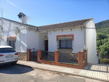 5 Bed Village House for sale