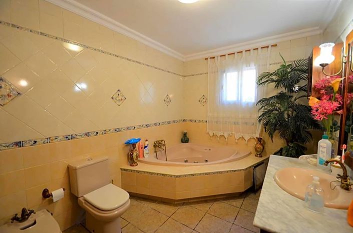 Image No.15-3 Bed Country House for sale