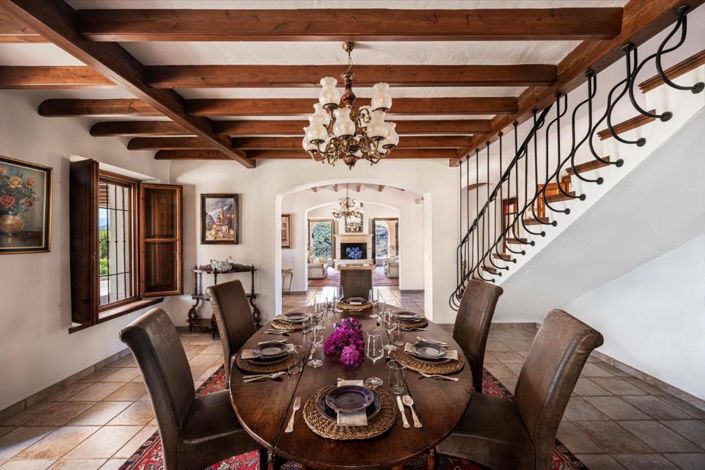 Image No.14-7 Bed Property for sale