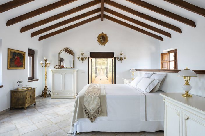 Image No.15-7 Bed Property for sale