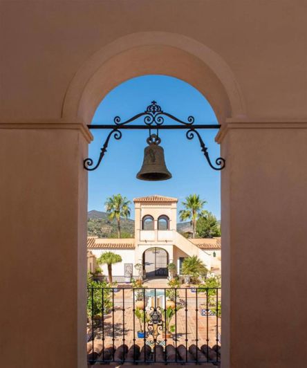 Image No.27-7 Bed Property for sale