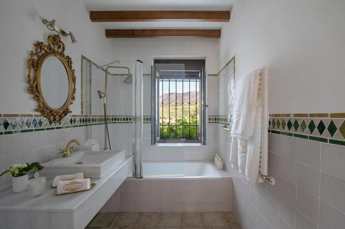 Image No.35-7 Bed Property for sale