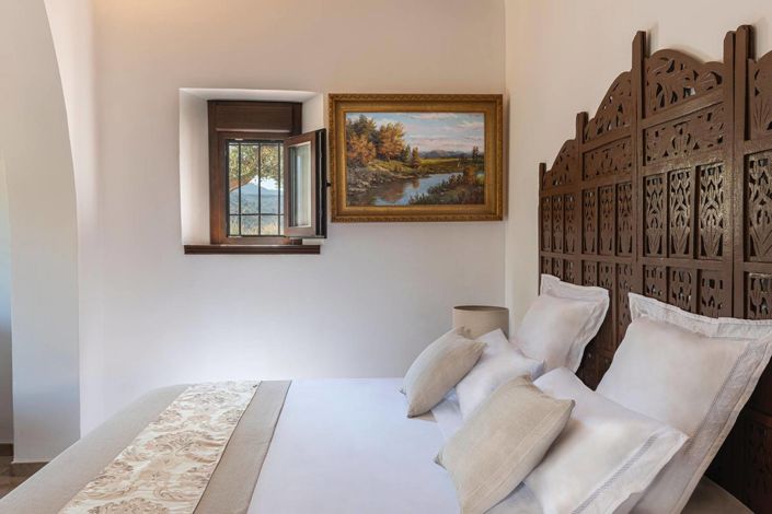 Image No.38-7 Bed Property for sale