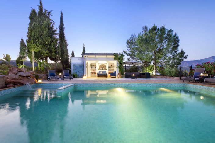 Image No.7-7 Bed Property for sale