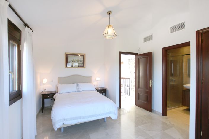 Image No.14-5 Bed Country House for sale