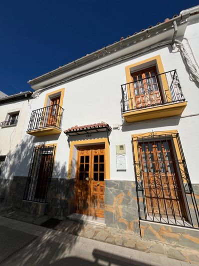 Image No.1-4 Bed Townhouse for sale