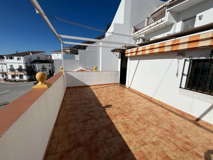 Image No.2-4 Bed Townhouse for sale