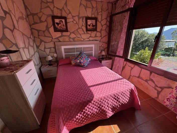 Image No.10-6 Bed Country House for sale