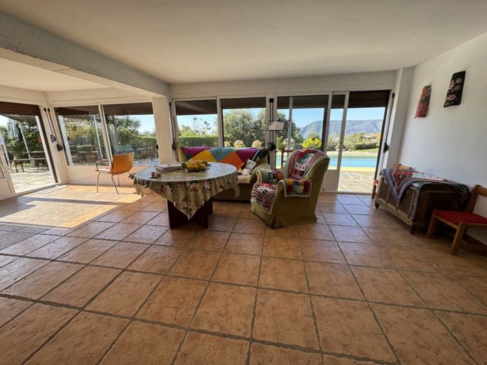 Image No.7-6 Bed Country House for sale