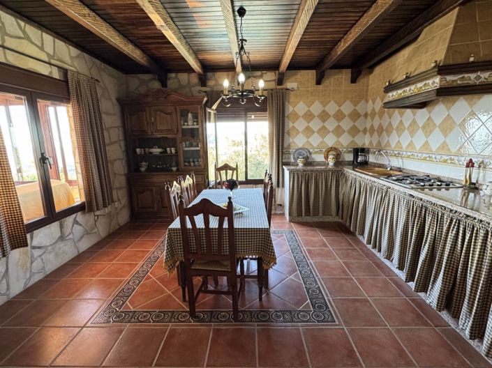 Image No.8-6 Bed Country House for sale