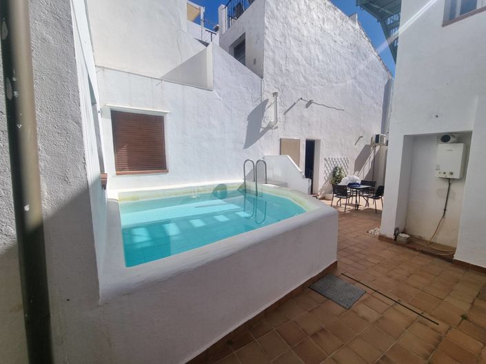 Image No.16-6 Bed Property for sale