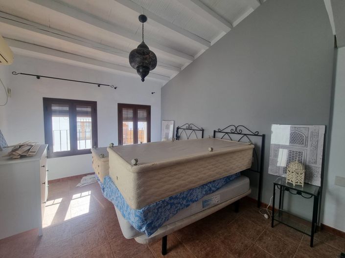 Image No.19-6 Bed Property for sale