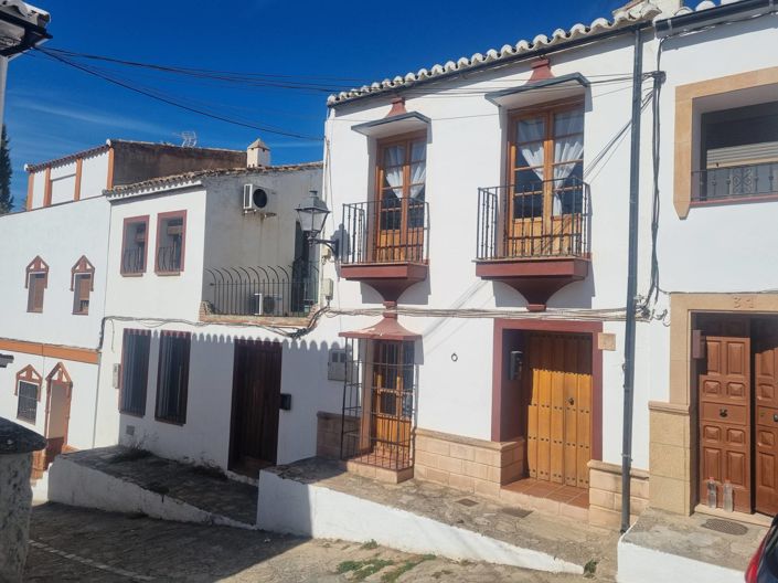 Image No.2-6 Bed Property for sale