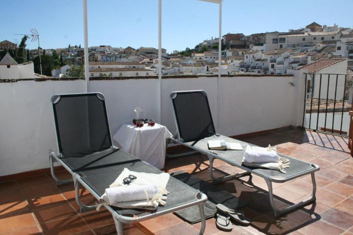 Image No.24-6 Bed Property for sale