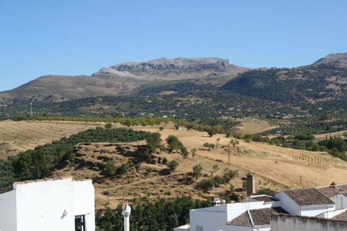 Image No.26-6 Bed Property for sale