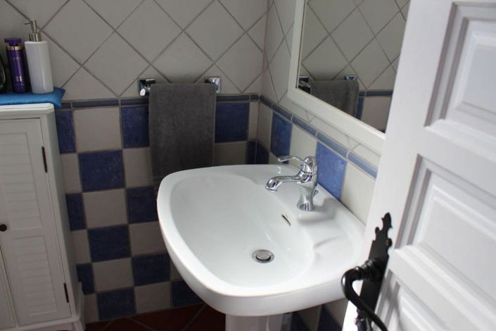 Image No.27-6 Bed Property for sale