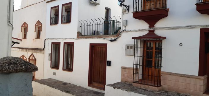 Image No.3-6 Bed Property for sale