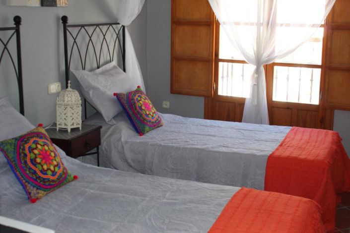 Image No.36-6 Bed Property for sale