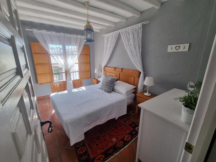 Image No.6-6 Bed Property for sale