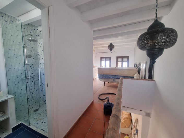 Image No.9-6 Bed Property for sale