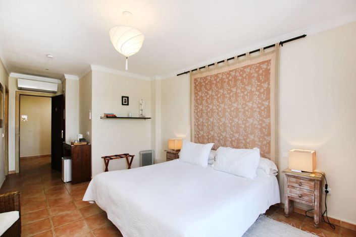 Image No.13-7 Bed Property for sale