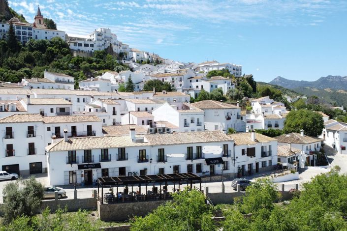 Image No.23-7 Bed Property for sale