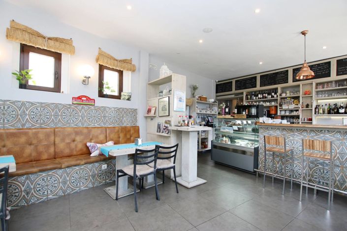 Image No.10-7 Bed Property for sale