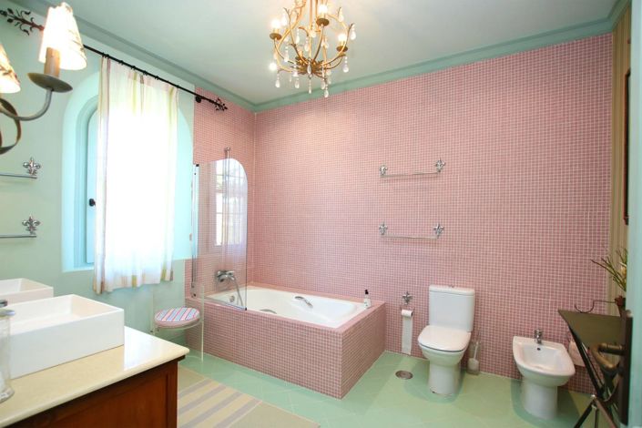 Image No.29-7 Bed Property for sale