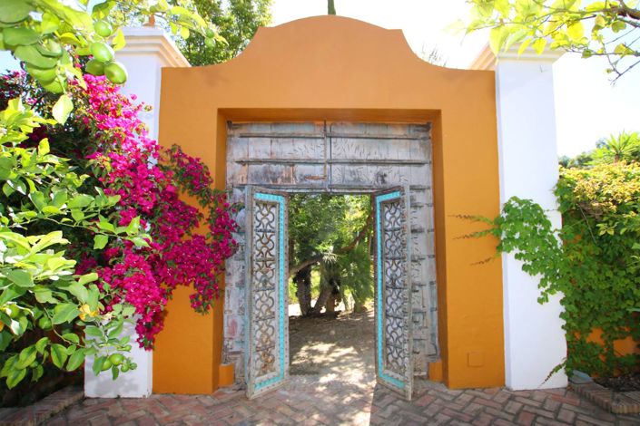 Image No.10-7 Bed Property for sale