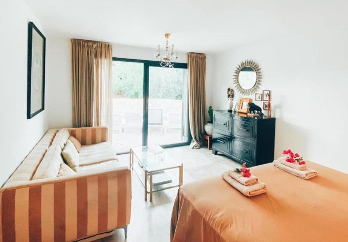 Image No.15-10 Bed Property for sale