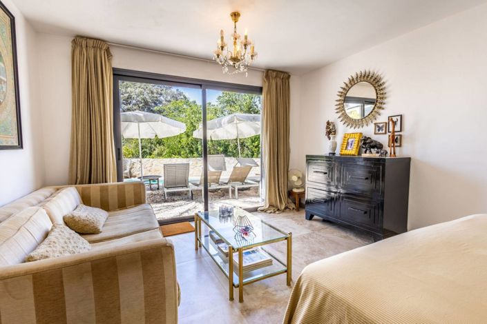 Image No.19-10 Bed Property for sale