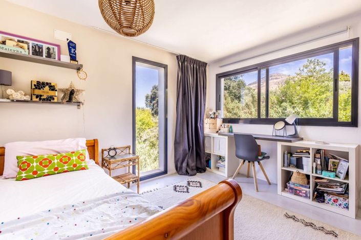 Image No.21-10 Bed Property for sale