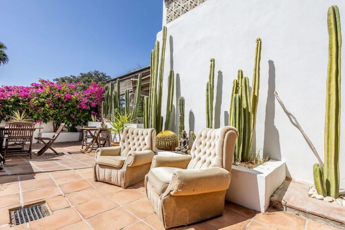 Image No.29-10 Bed Property for sale