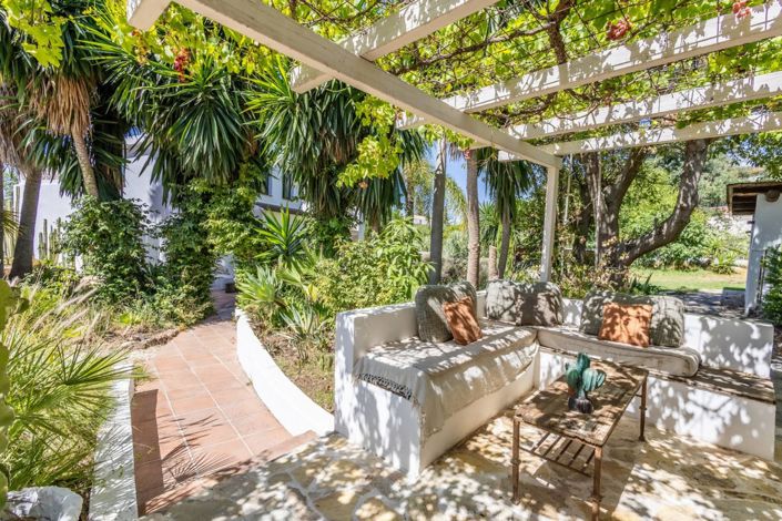 Image No.37-10 Bed Property for sale