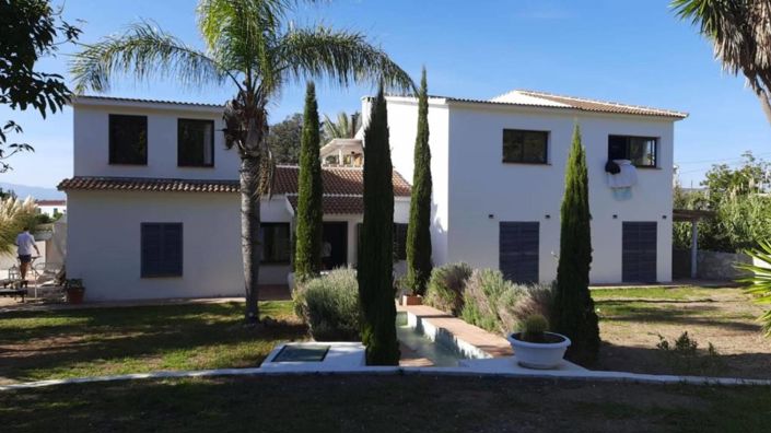 Image No.40-10 Bed Property for sale