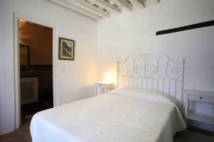 Image No.16-5 Bed Townhouse for sale