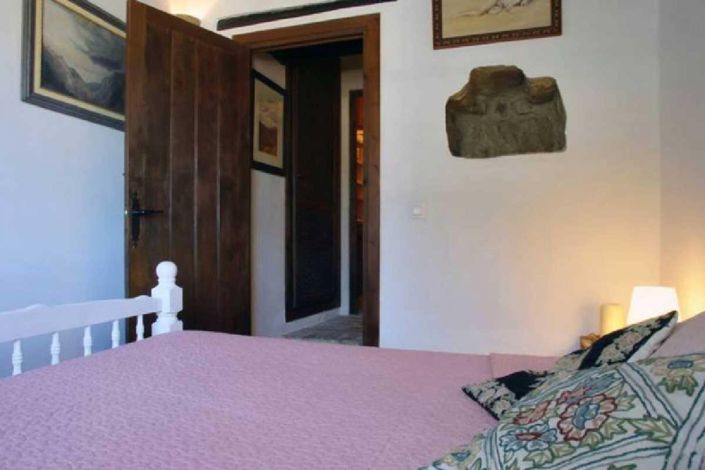 Image No.17-5 Bed Townhouse for sale