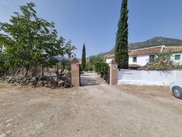 Image No.10-6 Bed Property for sale